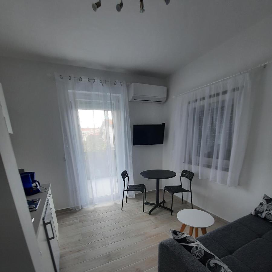 Apartments Matkovic Vir Exterior photo