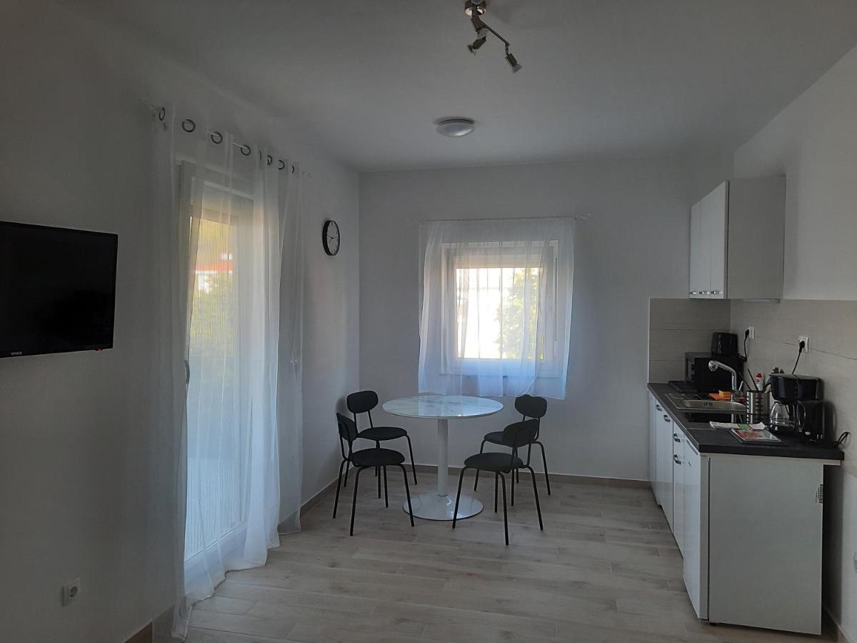 Apartments Matkovic Vir Exterior photo